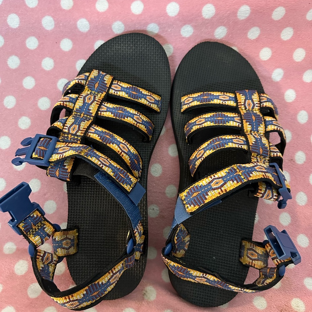 Unique Teva sandals size 7 women’s